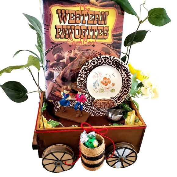 Kitsch Western Vintage Linedancer Gift Basket Assemblage Vignette - Picture 1 of 15